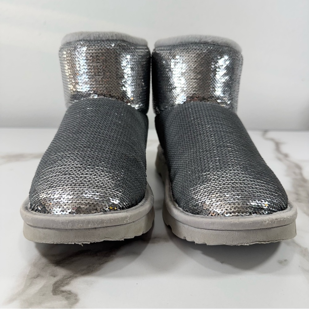 UGG Classic Mini Mirror Ball Silver Sequin Girl’s Boots, 1 (Little Girl) - Picture 4 of 11